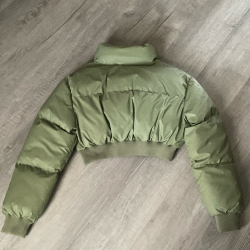 Cropped Puffer Jacket. Sage green - Picture 3 of 3